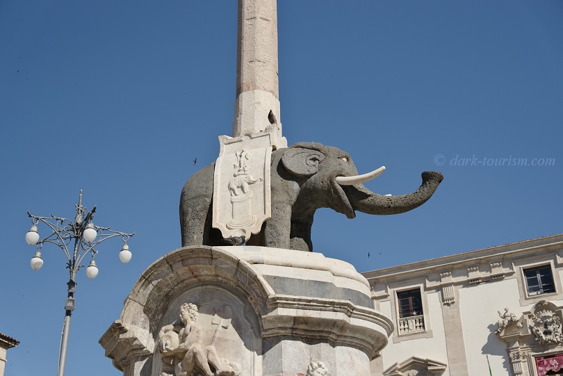 Catania 02   elephant carved from volcanic rock