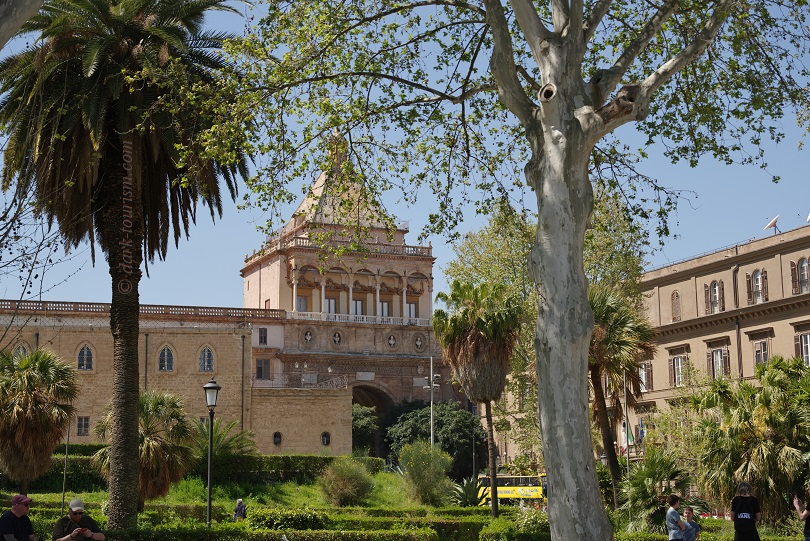 Palermo 11   Palazzo dei Normanni and Porta Nuova